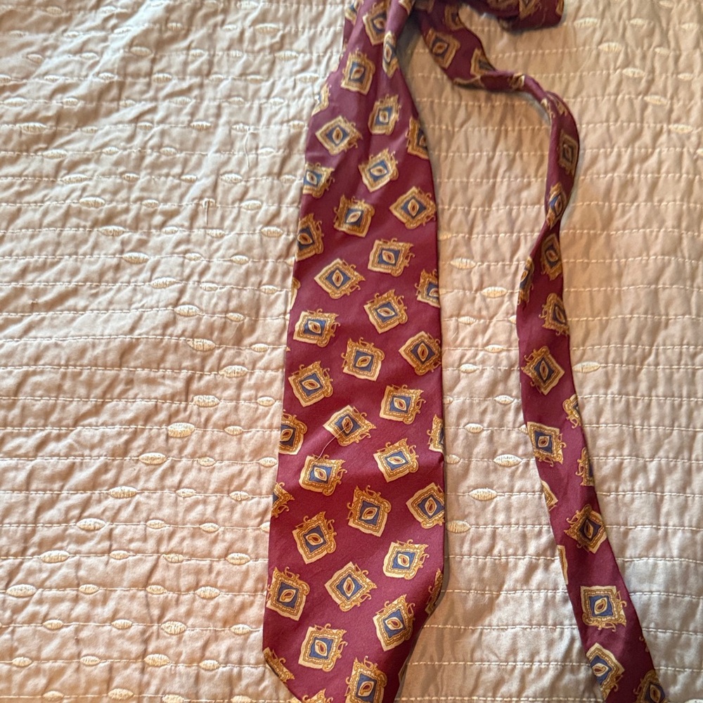 Elegant Burgundy Patterned Tie